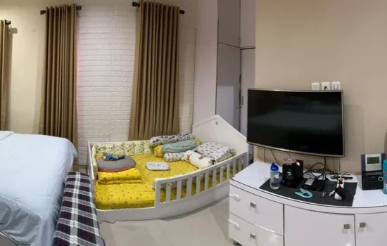 RumaH 2 lantai 3KT+1  3KM +1 siap huni hadap barat