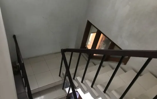 Rumah 2 Lt  6 kT 2 kM  lokasi bagus