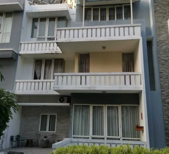 Springhill Royal residences Kemayoran., 180 m2. 4 lantai.