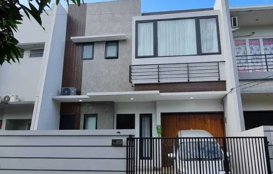 Rumah bagus  2 lantai ,bersih , rapi  , siap huni