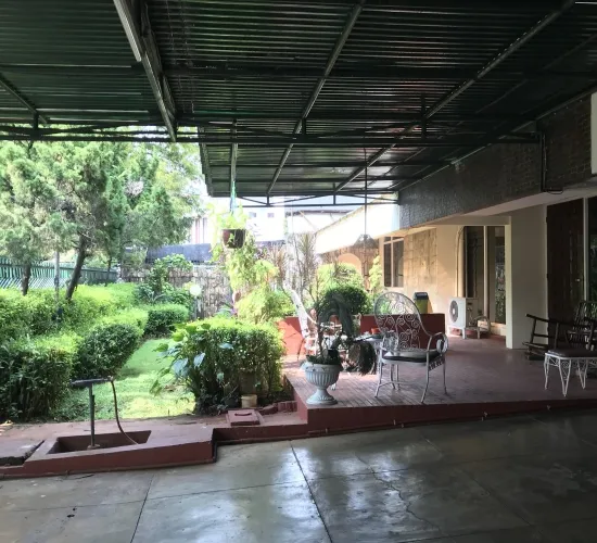 Rumah tua lokasi premium Kebayora baru jalan lebar