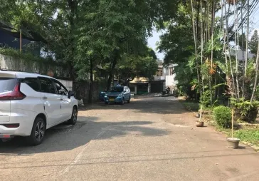 Rumah tua lokasi premium di kebayoran baru LT 408m2