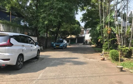 Rumah tua lokasi premium di kebayoran baru LT 408m2