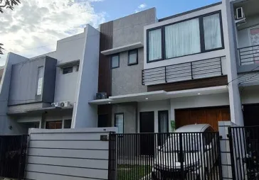 Rumah bagus  2 lantai ,bersih , rapi  , siap huni