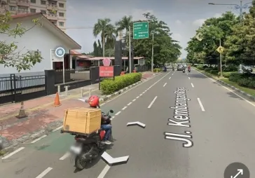 Rumah Lokasi bagus pinggir jalan raya