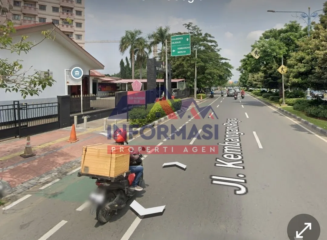 Rumah Lokasi bagus pinggir jalan raya