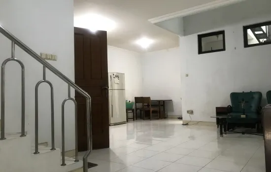 Rumah 2Lt  LT 135 m2 =9x15  2 lantai  3KT,2KM siap huni