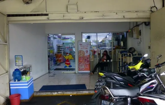 Buat usaha  LT 275m2 LB544m2 pinggir jalan raya