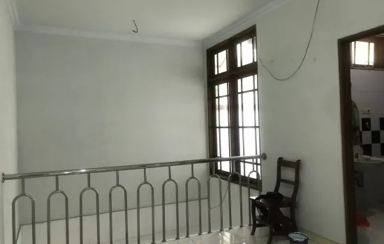 Rumah 2Lt  LT 135 m2 =9x15  2 lantai  3KT,2KM siap huni