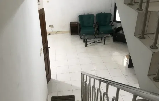 Rumah 2Lt  LT 135 m2 =9x15  2 lantai  3KT,2KM siap huni