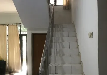 Rumah 2Lt  LT 135 m2 =9x15  2 lantai  3KT,2KM siap huni