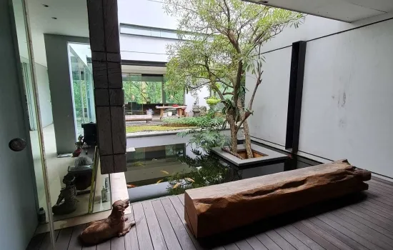Rumah besar dan super mewah di Pantai Indah Kapuk