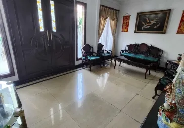 Taman Palem LT 200m2 3 lantai 4KT 4KM