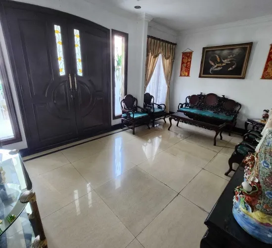 Taman Palem LT 200m2 3 lantai 4KT 4KM