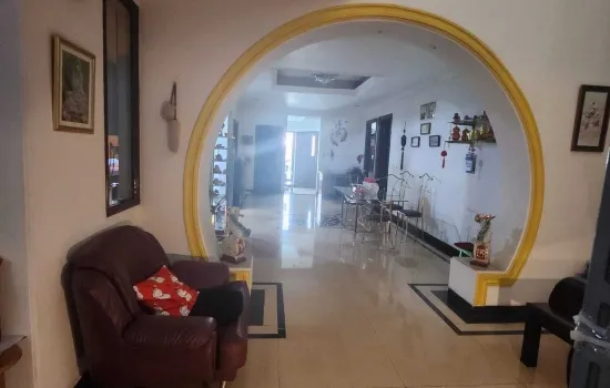 Taman Palem LT 200m2 3 lantai 4KT 4KM