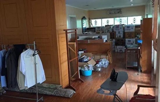 Dijual rumah besar dipinggir jalan Salemba 1