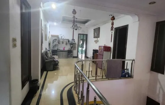 Taman Palem LT 200m2 3 lantai 4KT 4KM