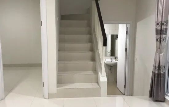 Rumah  minimalis 2Lt, 3 KT . 2 KM. Siap huni