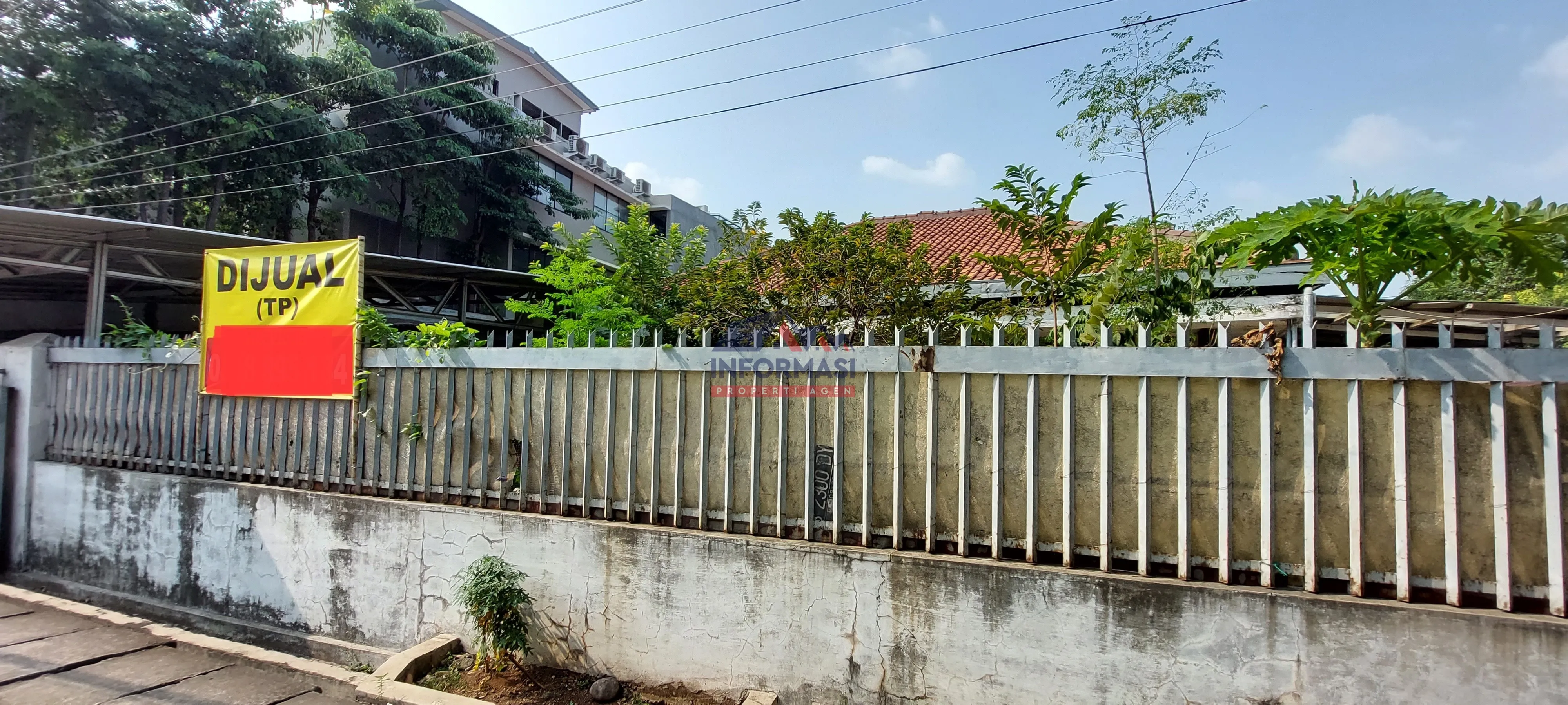 Rumah lokasi jalan raya dan startegis untuk usaha