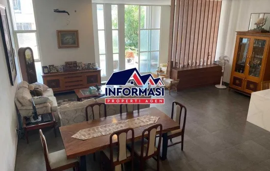 Rumah bagus 3 lantai puri indah hadap selatan
