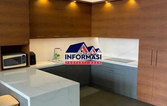 Rumah bagus 3 lantai puri indah hadap selatan
