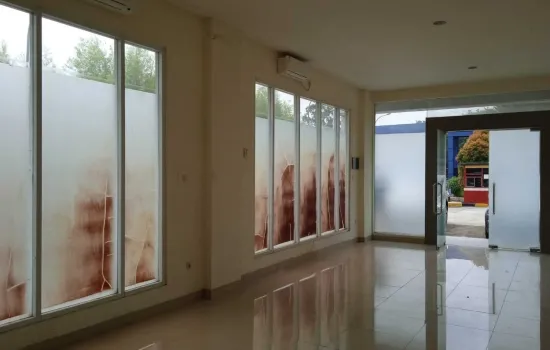 Kios siap pakai. lantai semi dasar