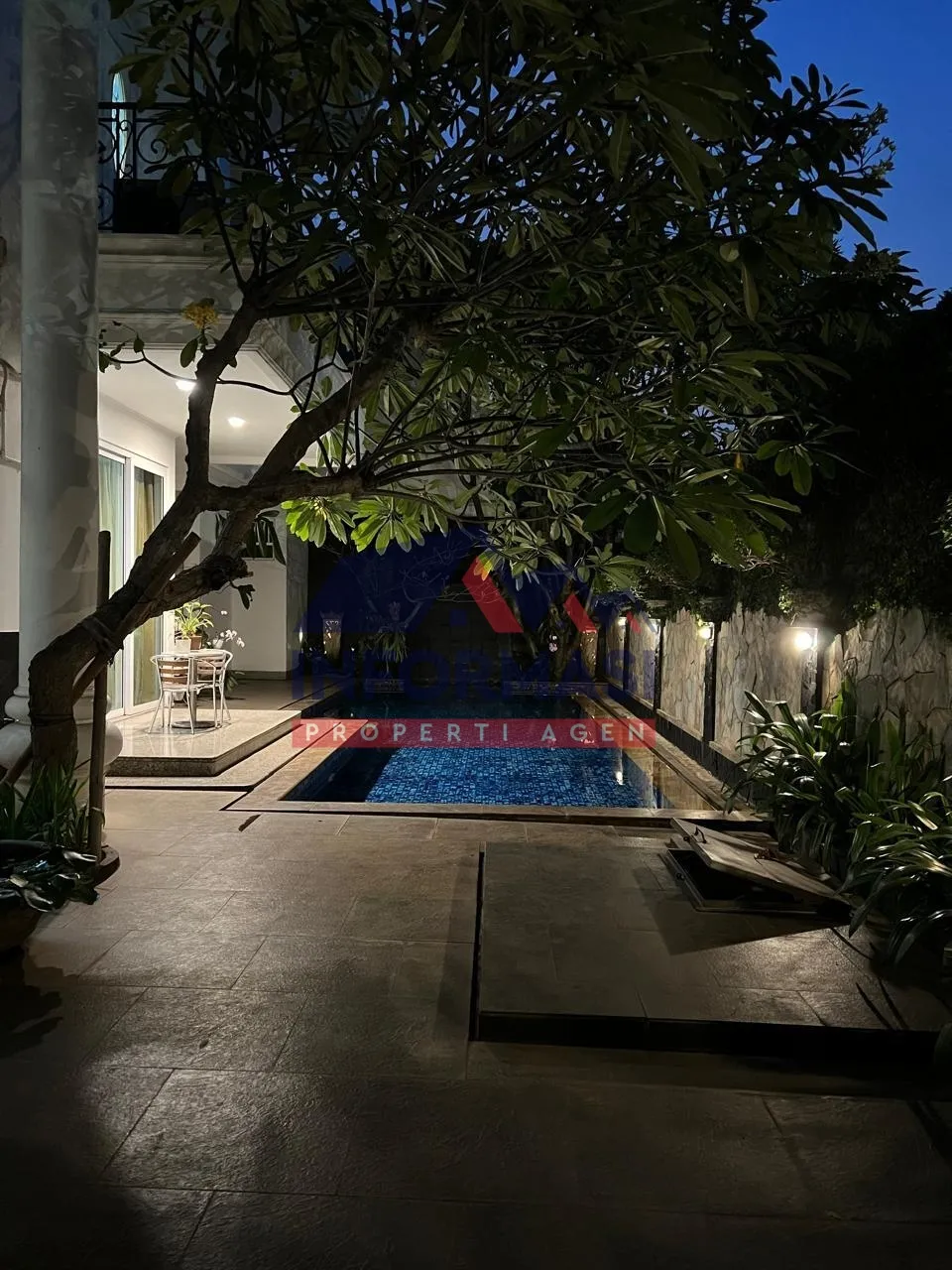 Rumah mewah , bagus , rapi , 2 lantai , S.pool
