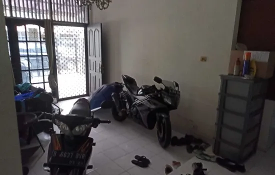 Rumah Strategis 2 lantai di Puri Indah blok A, Jak-Bar