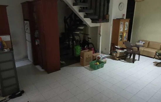 Rumah Strategis 2 lantai di Puri Indah blok A, Jak-Bar
