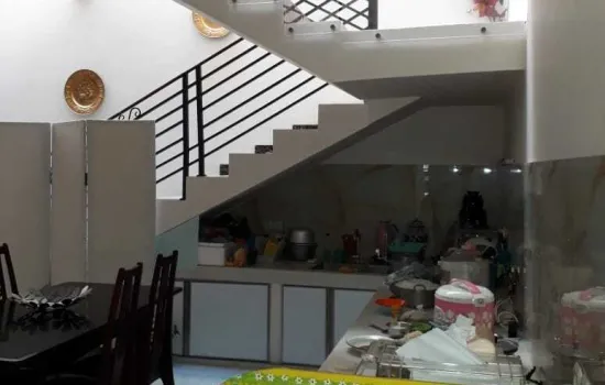 Rumah bagus 2 lantai  4+1 KM 3+1 1 gudang siap huni