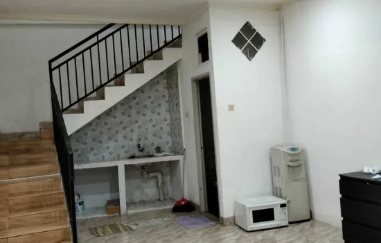 Dijual Rumah Meruya Jalan Raya