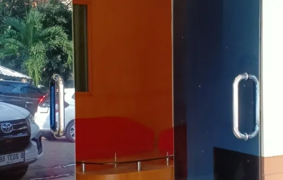 Ruko Hoek parkir luas banyak di cari