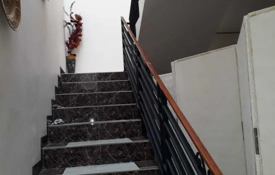 Rumah bagus 2 lantai  4+1 KM 3+1 1 gudang siap huni
