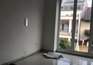 Rumah bagus lokasi premium siap huni LT 135 /LB 300 3 lantai