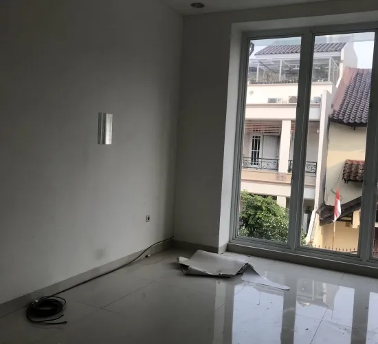 Rumah bagus lokasi premium siap huni LT 135 /LB 300 3 lantai