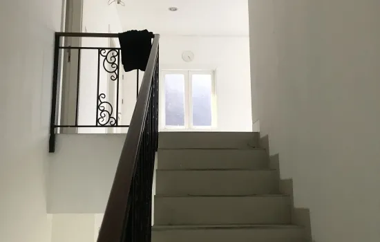 Rumah bagus lokasi premium siap huni LT 135 /LB 300 3 lantai