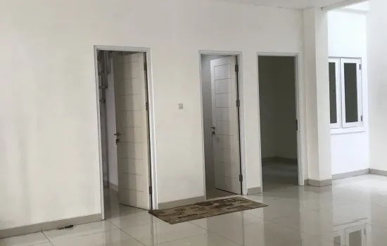 Rumah bagus lokasi premium siap huni LT 135 /LB 300 3 lantai