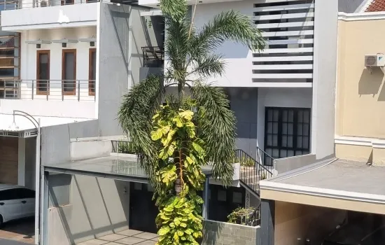 Rumah di komplek permata regency 2 lantai hadap selatan