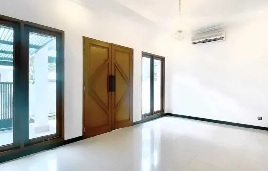 Rumah siap huni di Pondok Indah