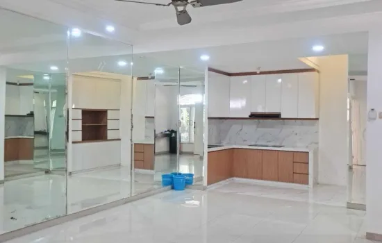 Rumah 2 lantai Permata Mediterania siap huni, bebas banjir