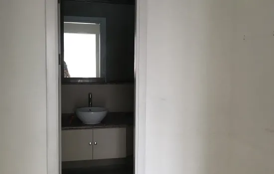 Rumah bagus lokasi premium siap huni LT 135 /LB 300 3 lantai