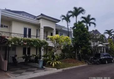 Rumah 2lt mewah semi F di tmn bromo lippo karawaci