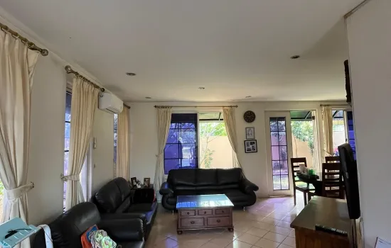 Dijual Rumah Siap Huni Asri Taman Beverly Golf Karawaci