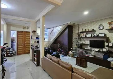 Dijual Rumah 2 lantai di Karang Tengah