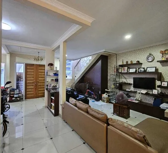 Dijual Rumah 2 lantai di Karang Tengah