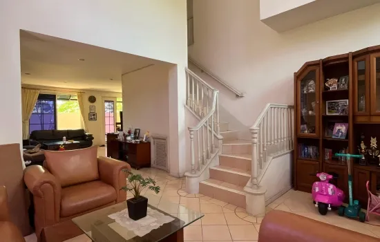 Dijual Rumah Siap Huni Asri Taman Beverly Golf Karawaci