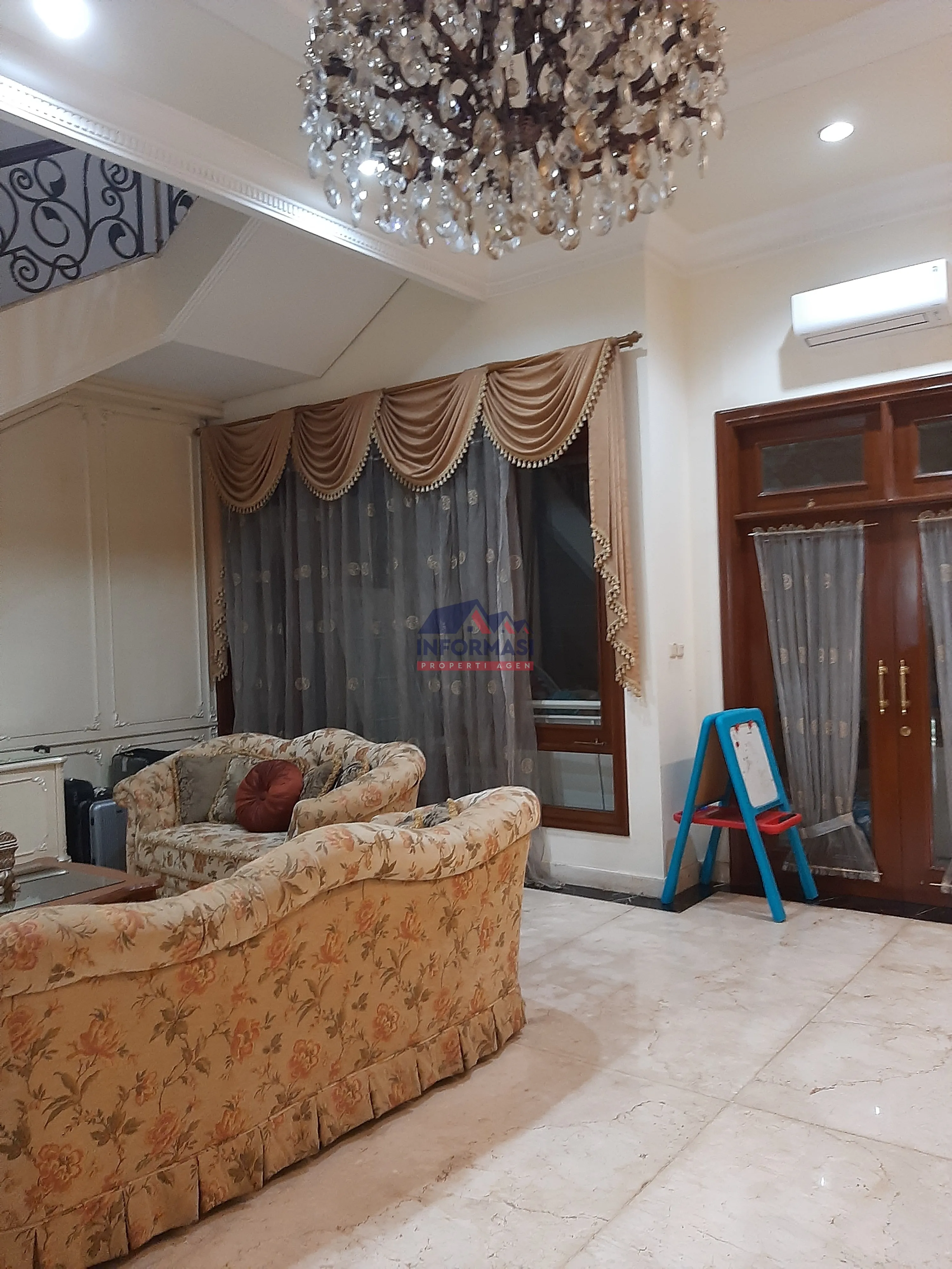 Rumah Pondok Indah , Jl. Pondok Hijau, lt.336m2, S.pool