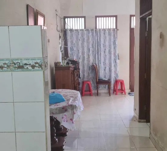Rumah 65 m2 & 2.5 lantai Strategis area Senen, Jakarta Pusat
