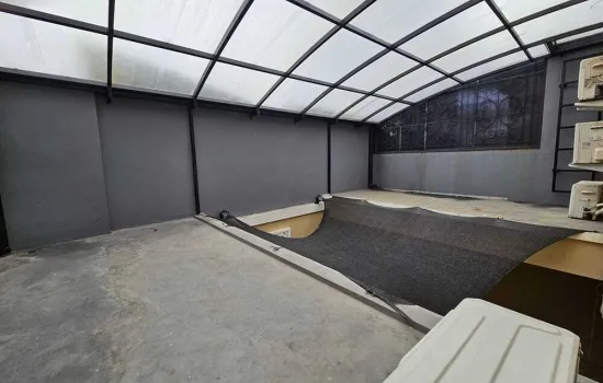 Dijual Rumah 2 lantai di Karang Tengah