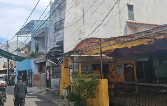 Rumah 65 m2 & 2.5 lantai Strategis area Senen, Jakarta Pusat